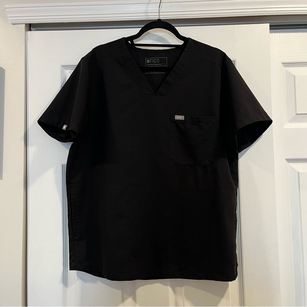 FIGS SET Men's Short Sleeve Black V-Neck Tee